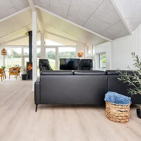4 Star In Sjolund-by Traum Feriehus